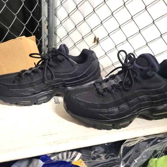 Nike AirMax - Picture 1 of 4